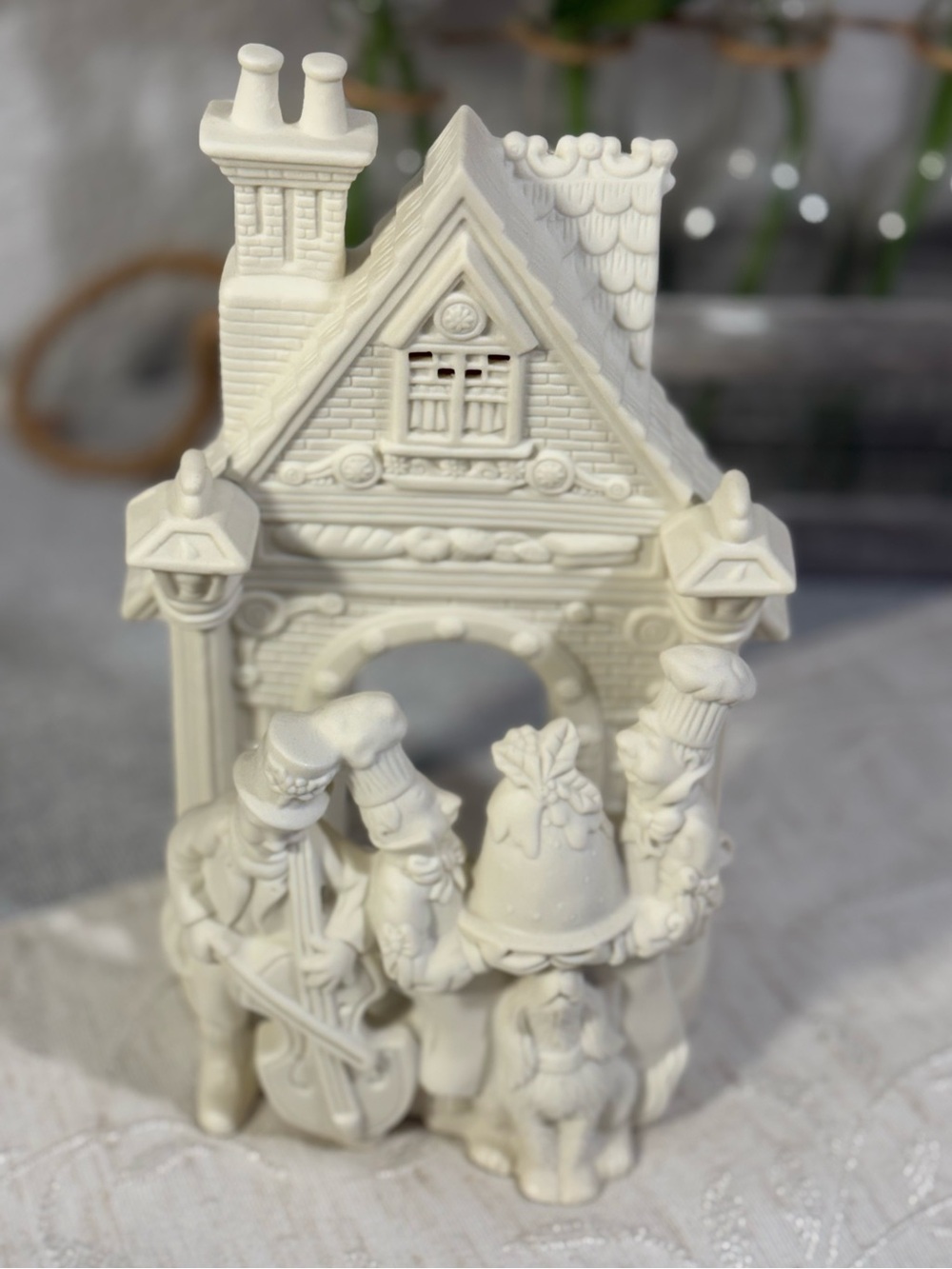 VTG PartyLite P7123 Bakery Carolers Bisque Porcelain Tealight Holder NIB